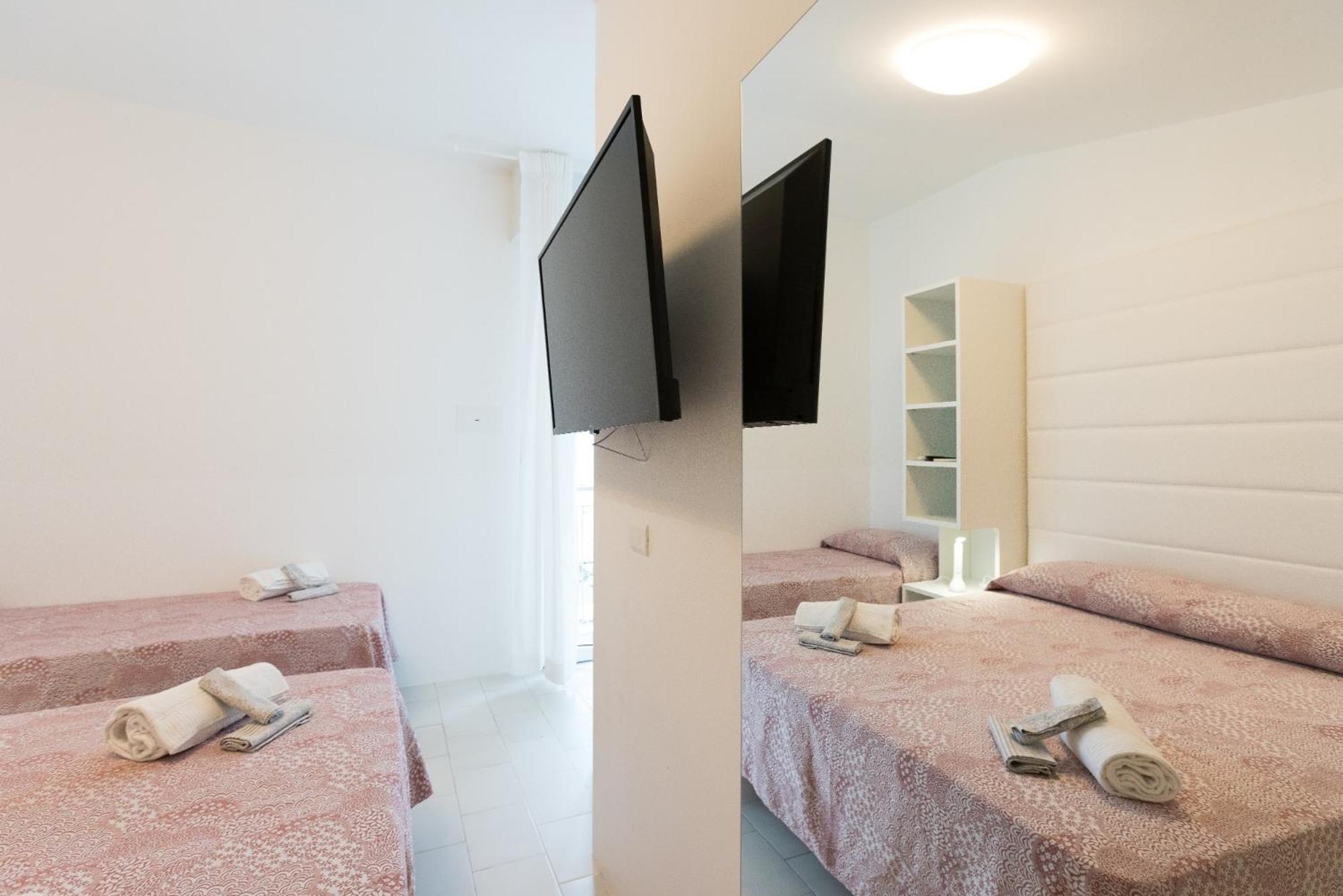 Hotel Ninfea Cattolica Extérieur photo