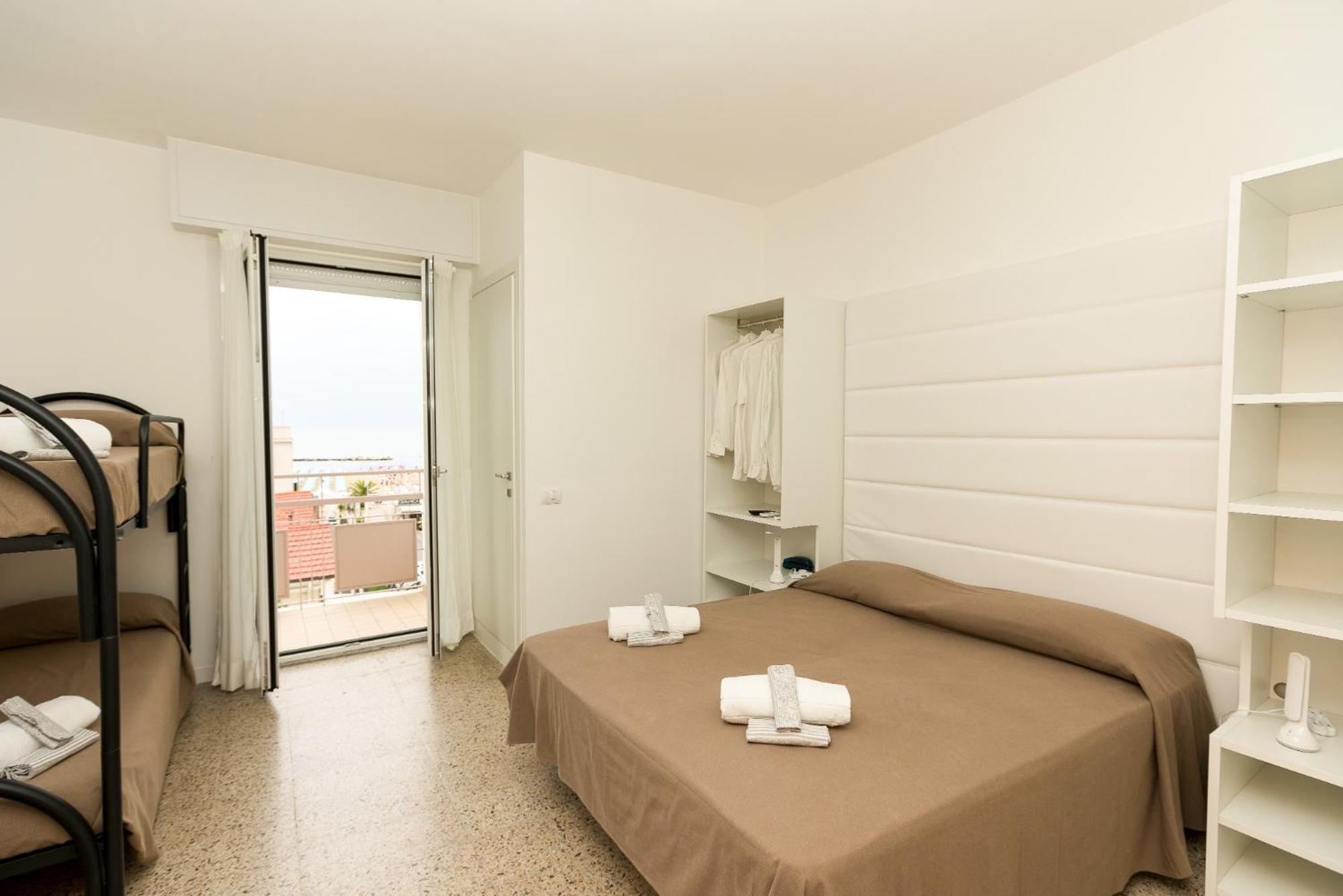 Hotel Ninfea Cattolica Extérieur photo