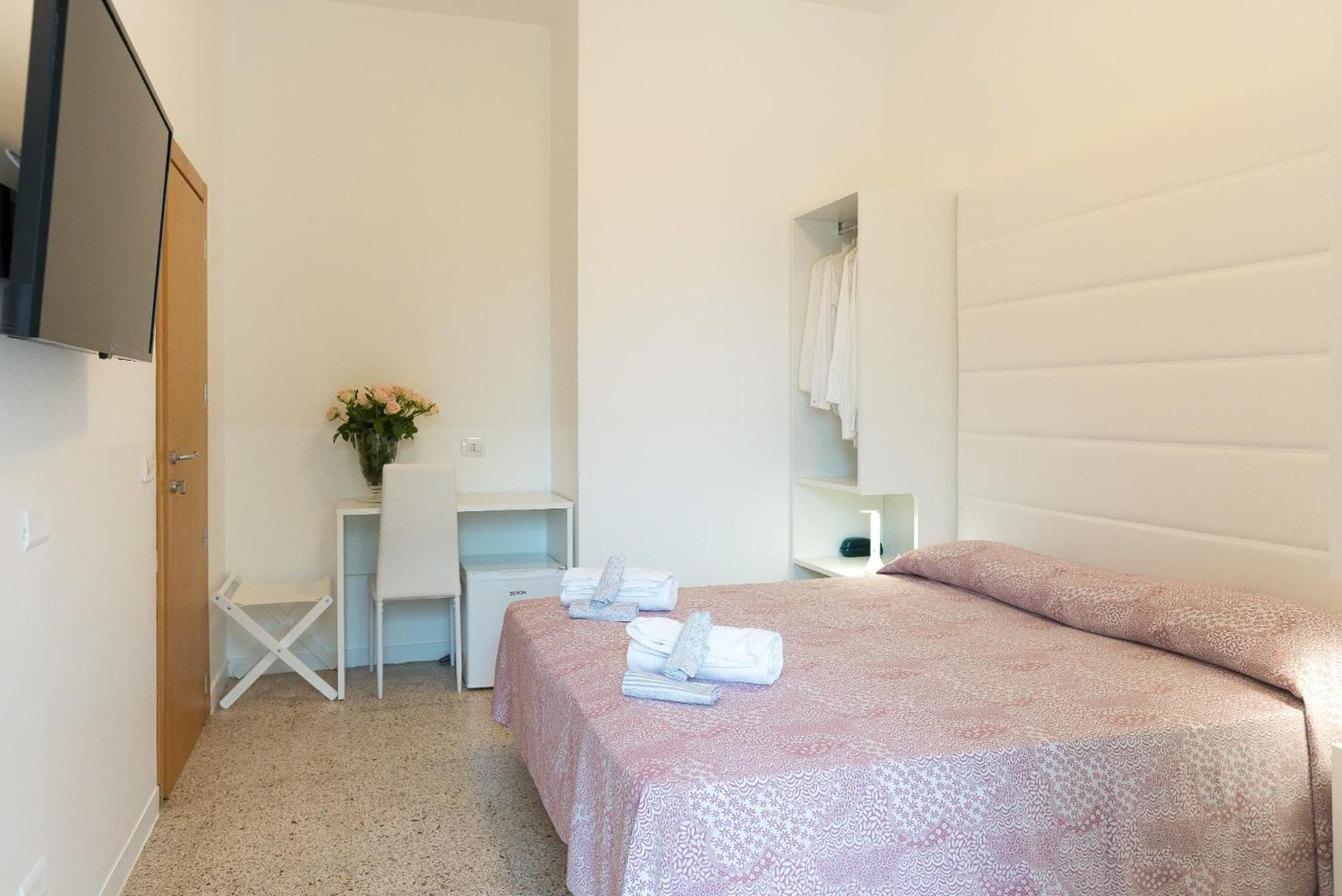 Hotel Ninfea Cattolica Extérieur photo