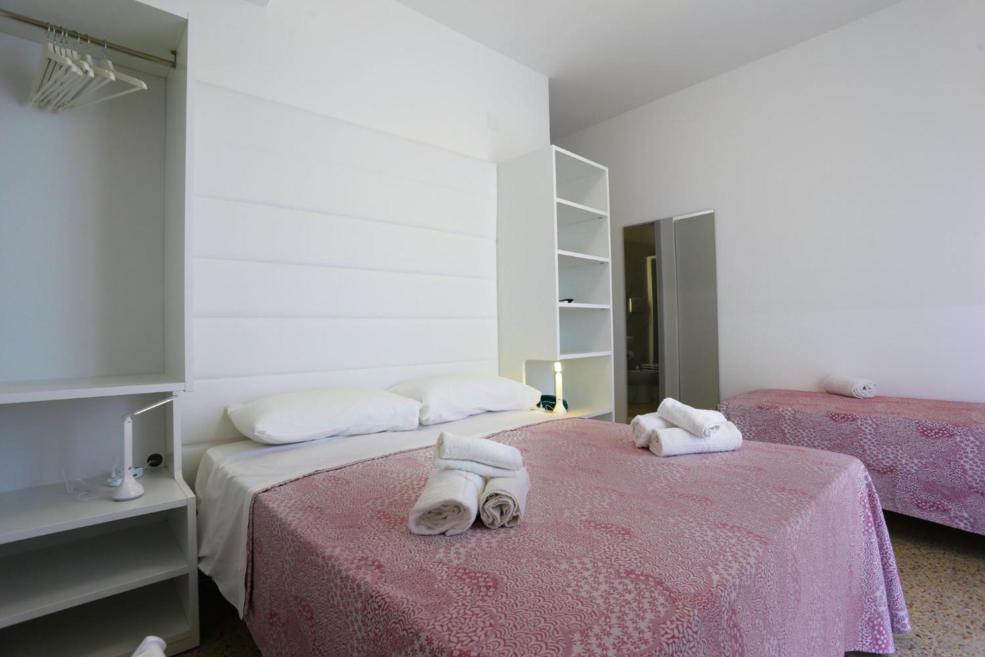 Hotel Ninfea Cattolica Extérieur photo