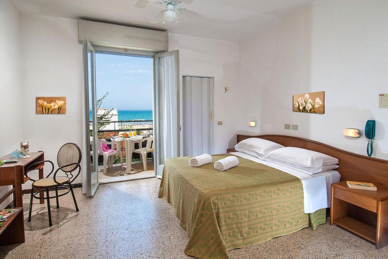 Hotel Ninfea Cattolica Extérieur photo