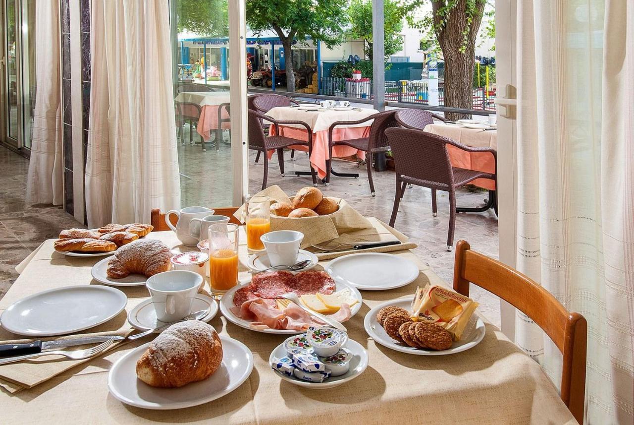 Hotel Ninfea Cattolica Extérieur photo