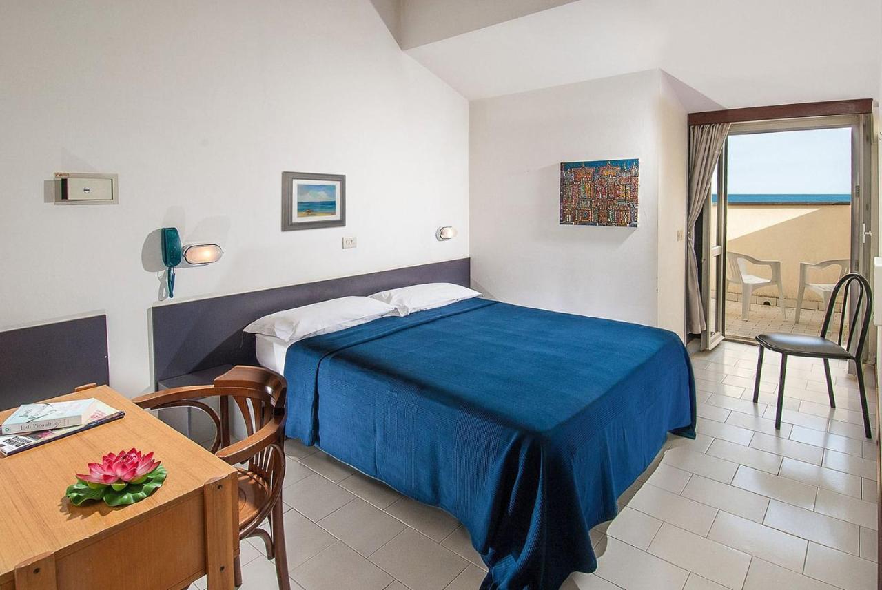 Hotel Ninfea Cattolica Extérieur photo