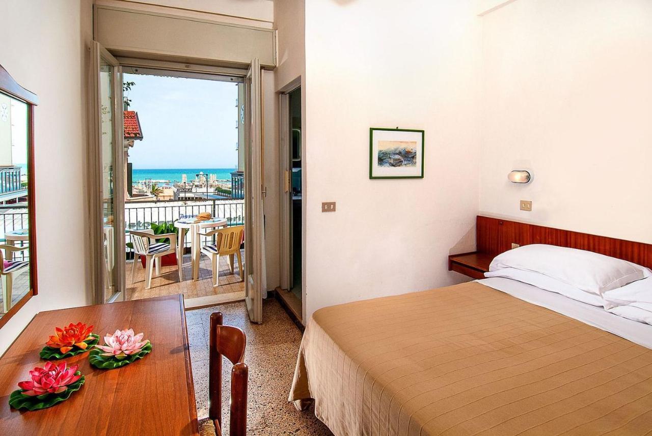 Hotel Ninfea Cattolica Extérieur photo